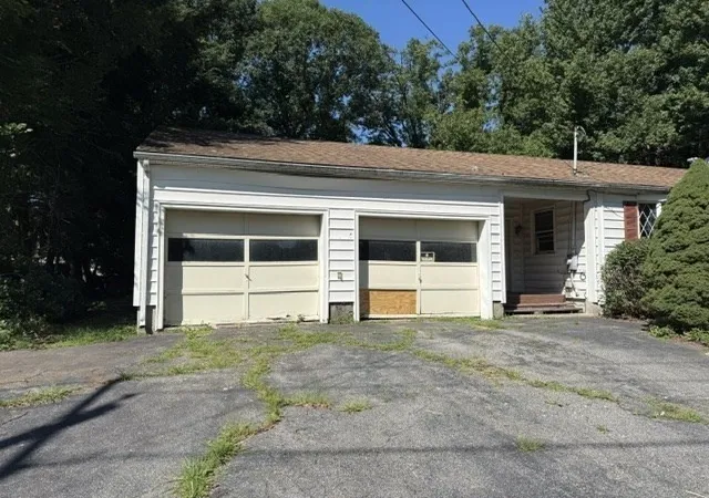 Photo 3 of Sale Pending at 6 Holly St, Oxford, MA 01540 | MLS# 73566960 | Listing updated on 2026-09-15