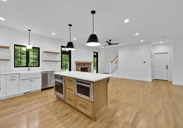 4th image of 1322 Center St, Ludlow, MA 01056 | MLS# 73543773