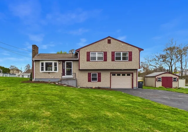 Homes for sale in Somerset, MA | 18 Duke St, Somerset, MA 02726 | MLS# 73508853