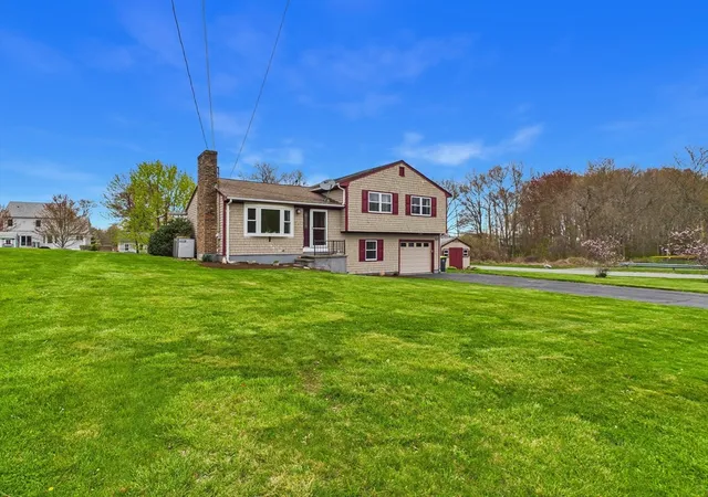 Homes for sale in Somerset, MA | 18 Duke St, Somerset, MA 02726 | MLS# 73508853