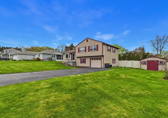 Homes for sale in Somerset, MA | 18 Duke St, Somerset, MA 02726 | MLS# 73508853