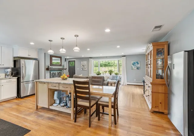 3rd image of 230 Harrington Ave, Concord, MA 01742 | MLS# 73524798