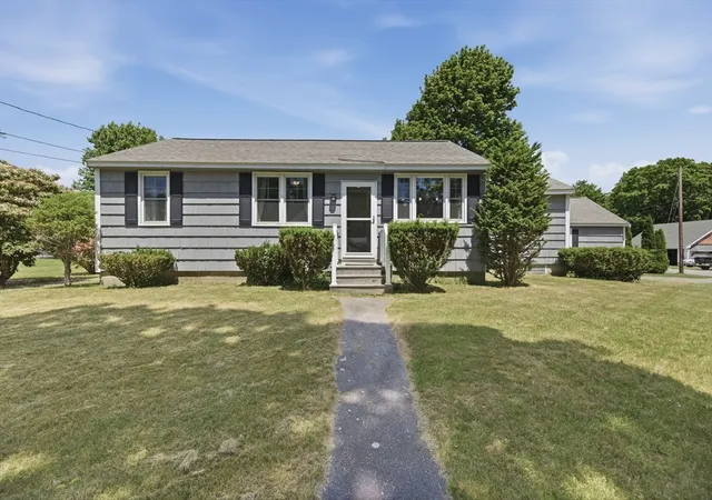 Homes for sale in Amesbury, MA | 5 Vine St, Amesbury, MA 01913 | MLS# 73536672