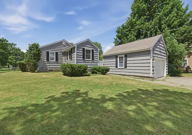 Homes for sale in Amesbury, MA | 5 Vine St, Amesbury, MA 01913 | MLS# 73536672