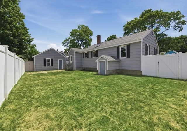 Homes for sale in Amesbury, MA | 5 Vine St, Amesbury, MA 01913 | MLS# 73536672