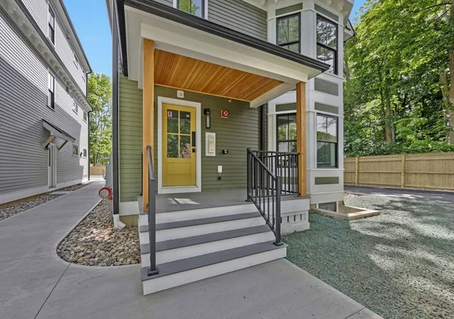 1st image of 14 Garfield St #B1, Florence, MA 01062 | MLS# 73550897