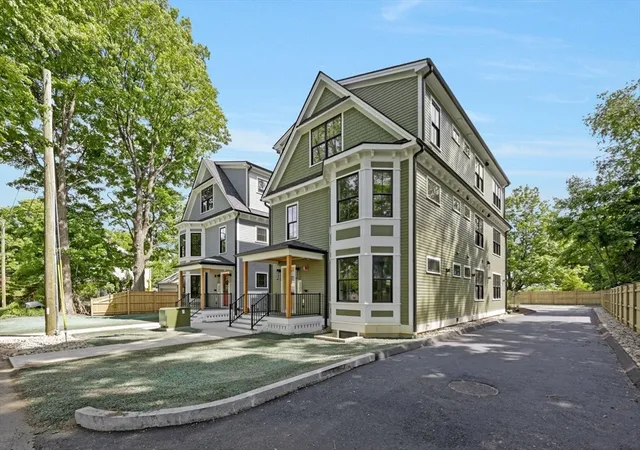 2nd image of 14 Garfield St #B1, Florence, MA 01062 | MLS# 73550897