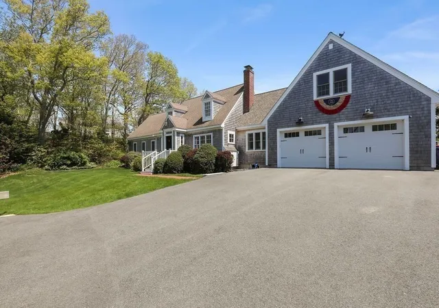 Photo 3 of Single family home for sale at 3 Ellisville Dr, Plymouth, MA 02360 | MLS# 73569654 | Listing updated on 2026-09-10