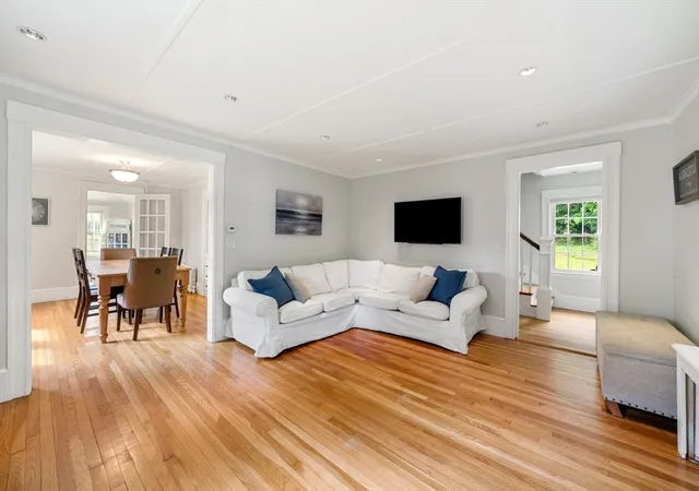 5th image of 678 Boston Post Road, Weston, MA 02493 | MLS# 73526840