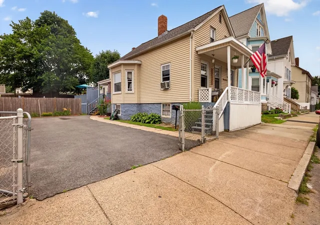 2nd image of 98 Parker St, New Bedford, MA 02740 | MLS# 73552431