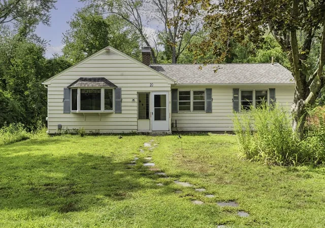 1st image of 20 S Sycamore Knls, South Hadley, MA 01075 | MLS# 73568273