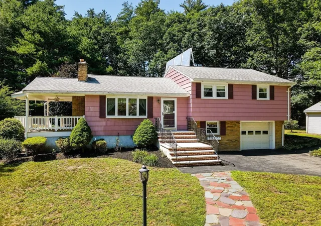 3rd image of 12 Wilton Dr, Wilmington, MA 01887 | MLS# 73561494