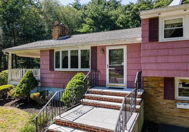 4th image of 12 Wilton Dr, Wilmington, MA 01887 | MLS# 73561494