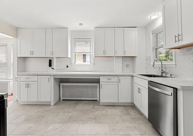 Photo 3 of Single family home for sale at 5 Morrill Pl, Lynn, MA 01902 | MLS# 73540468 | Listing updated on 2026-10-10