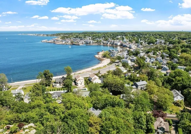 2nd image of 24 Bayridge Ln, Rockport, MA 01966