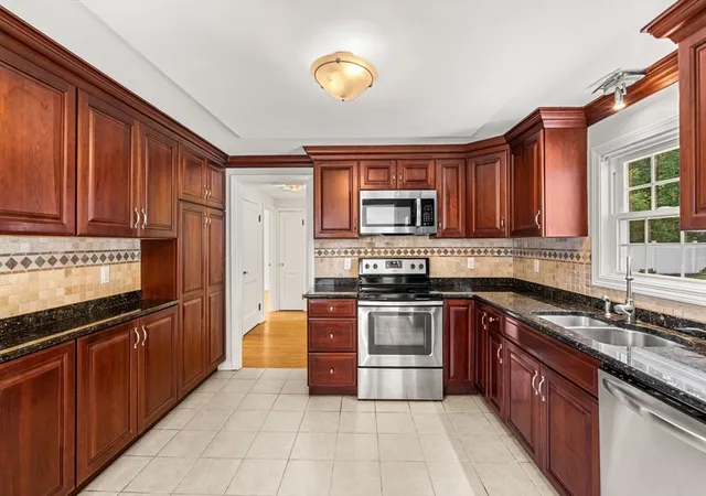 4th image of 281 Lowell Street, Lexington, MA 02420 | MLS# 73550084
