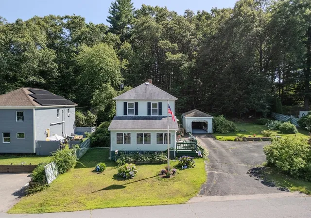 33rd image of 4 Fairview Ave, Amesbury, MA 01913 | MLS# 73556497