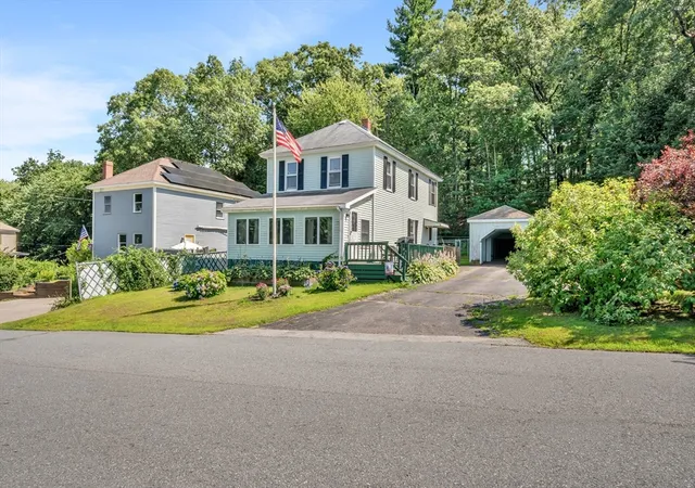 image of 4 Fairview Ave, Amesbury, MA 01913 | MLS# 73556497