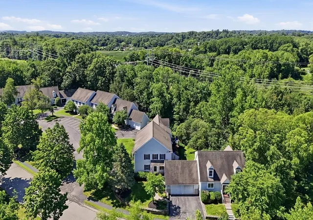 2nd image of 4 Partridge Ln #4, Lynnfield, MA 01940 | MLS# 73550505