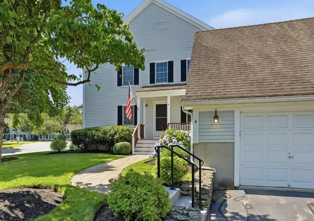 2nd image of 4 Partridge Ln, Lynnfield, MA 01940
