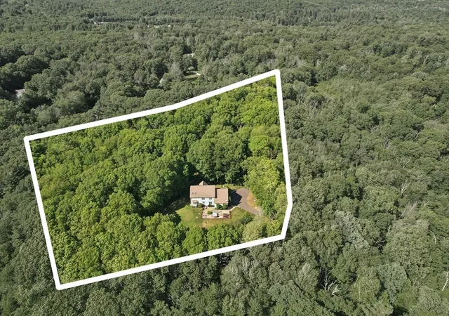 42nd image of 203 Maple St, Douglas, MA 01516 | MLS# 73543628