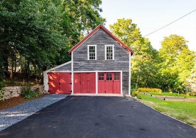 3rd image of 1276 County Rd, Cataumet, MA 02534 | MLS# 73556194