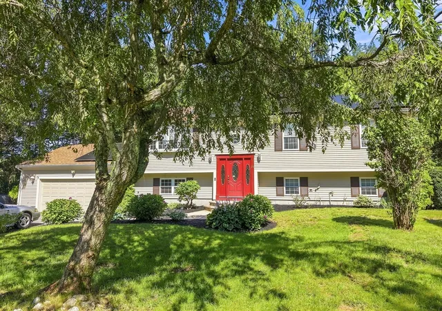 Photo 3 of Single family home for sale at 25 Butterfly Trl, North Dartmouth, MA 02747 | MLS# 73559682 | Listing updated on 2026-10-04