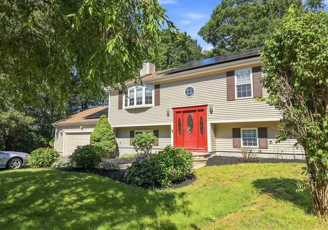 Photo 3 of Single family home for sale at 25 Butterfly Trl, North Dartmouth, MA 02747 | MLS# 73559682 | Listing updated on 2026-10-04