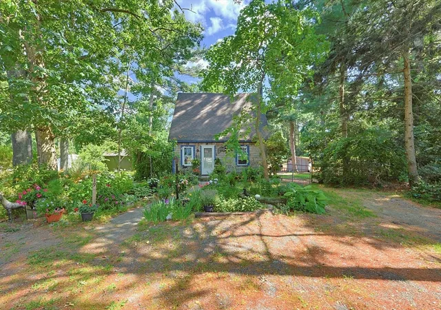 Photo 2 of Single family home for sale at 19 King St, Norfolk, MA 02056 | MLS# 73542144 | Listing updated on 2026-09-13
