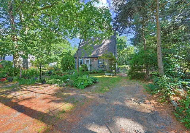 Photo 3 of Single family home for sale at 19 King St, Norfolk, MA 02056 | MLS# 73542144 | Listing updated on 2026-09-13