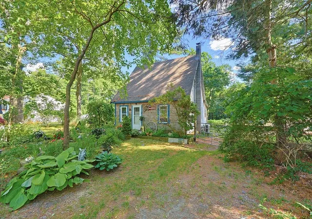 Photo 3 of Single family home for sale at 19 King St, Norfolk, MA 02056 | MLS# 73542144 | Listing updated on 2026-09-13
