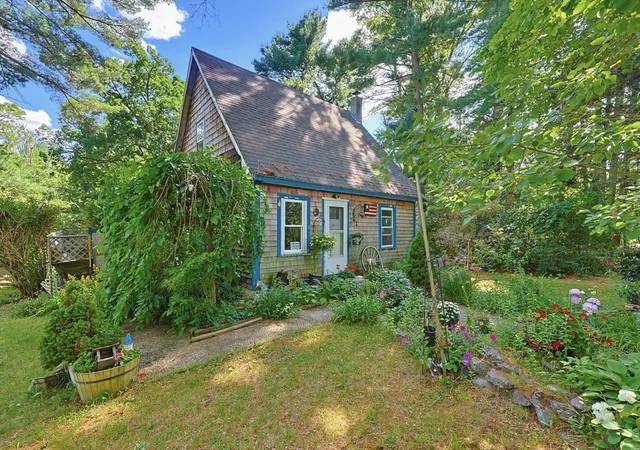 Photo 4 of Single family home for sale at 19 King St, Norfolk, MA 02056 | MLS# 73542144 | Listing updated on 2026-09-13