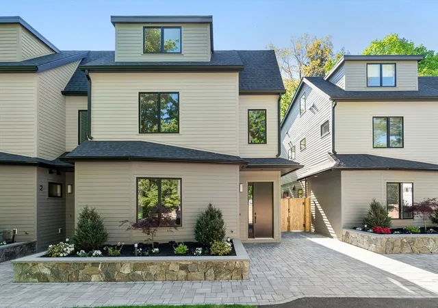 Homes for sale in Newton, MA | 956 Walnut Street #3, Newton, MA 02461 | MLS# 73518138