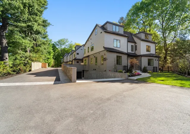2nd image of 956 Walnut St, Newton Highlands, MA 02461