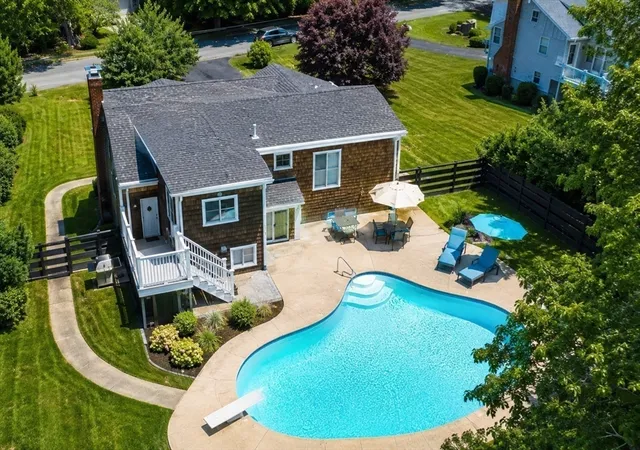 3rd image of 22 Harvest Ln, Hingham, MA 02043 | MLS# 73545468