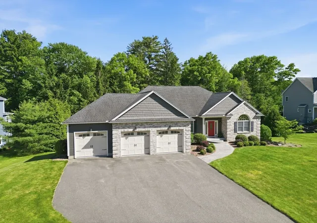 Homes for sale in East Longmeadow, MA | 25 Pondview Dr, East Longmeadow, MA 01028 | MLS# 73528311
