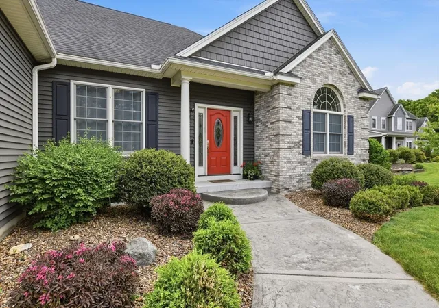 Homes for sale in East Longmeadow, MA | 25 Pondview Dr, East Longmeadow, MA 01028 | MLS# 73528311