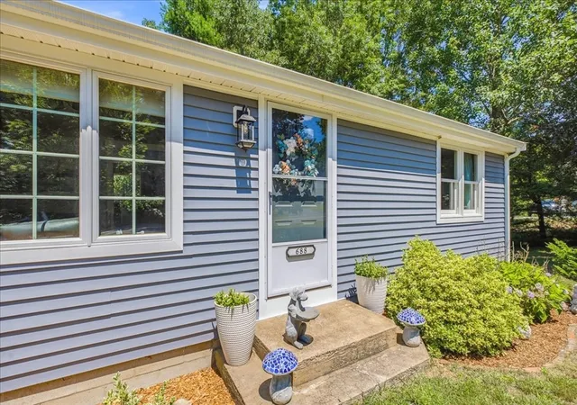 4th image of 688 Plymouth St, Middleboro, MA 02346 | MLS# 73555583