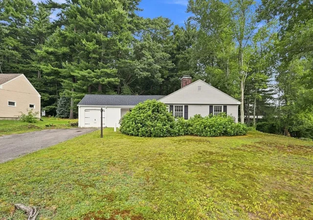 1st image of 92 Oak Hollow Rd, Springfield, MA 01128 | MLS# 73566789