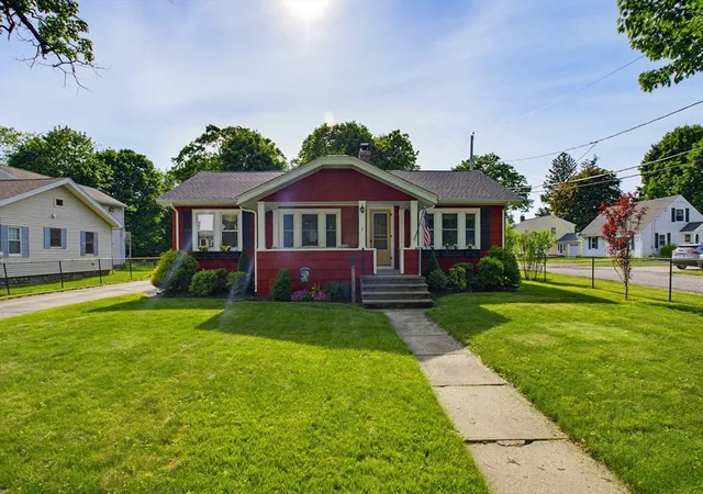 Homes for sale in Oxford, MA | 7 West St, Oxford, MA 01540 | MLS# 73533711