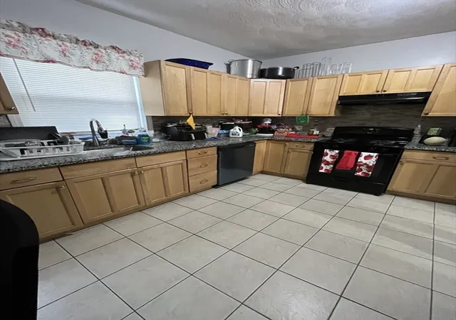 Listing Photo 4 - Condo for sale in building located at 83-87 Howard St, Lawrence, MA 01841