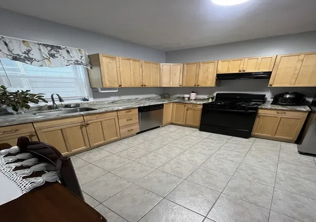 Listing Photo 5 - Condo for sale in building located at 83-87 Howard St, Lawrence, MA 01841