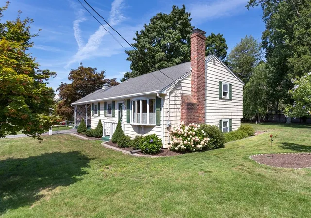 3rd image of 4 Southgate Rd, Franklin, MA 02038 | MLS# 73558377