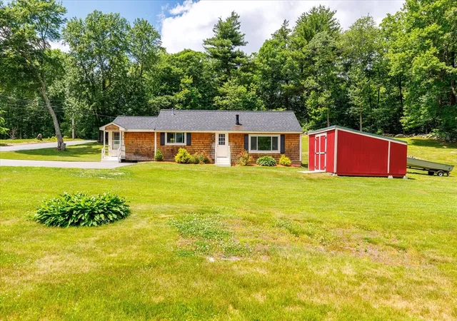 1st image of 185 Linden St, Berlin, MA 01503 | MLS# 73537885