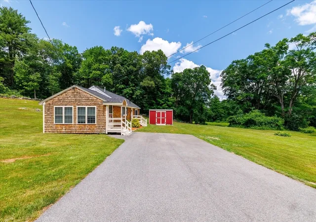 2nd image of 185 Linden St, Berlin, MA 01503 | MLS# 73537885