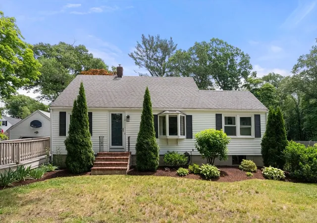 Homes for sale in Weymouth, MA | 170 Thicket Street, Weymouth, MA 02190 | MLS# 73541117