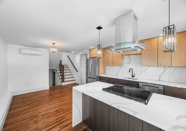 3rd image of 58 Granite St, Gloucester, MA 01604