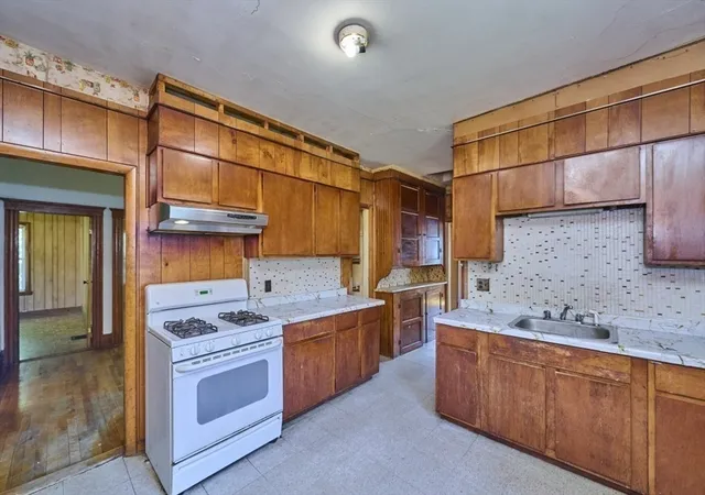 5th image of 15 Moray St, Lynn, MA 01904 | MLS# 73564865