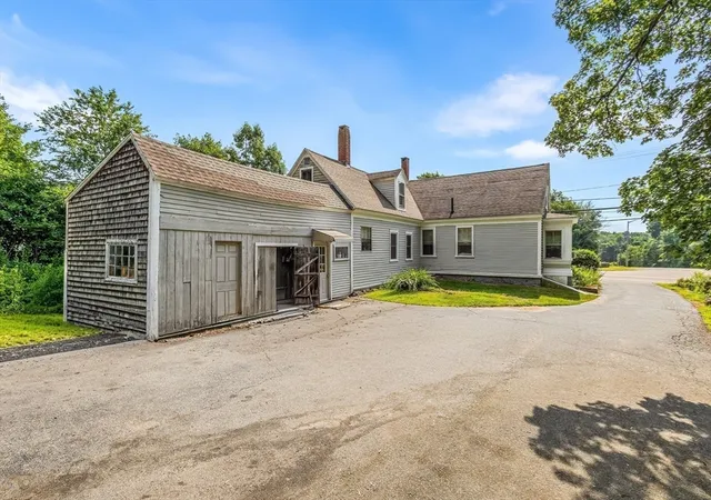 3rd image of 1313 Somerset Ave, Taunton, MA 02780 | MLS# 73558551