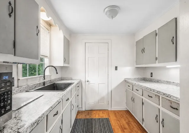 4th image of 1313 Somerset Ave, Taunton, MA 02780 | MLS# 73558551